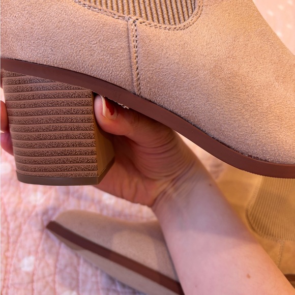 Dream Pairs Tan Heeled Boots - Picture 5 of 6
